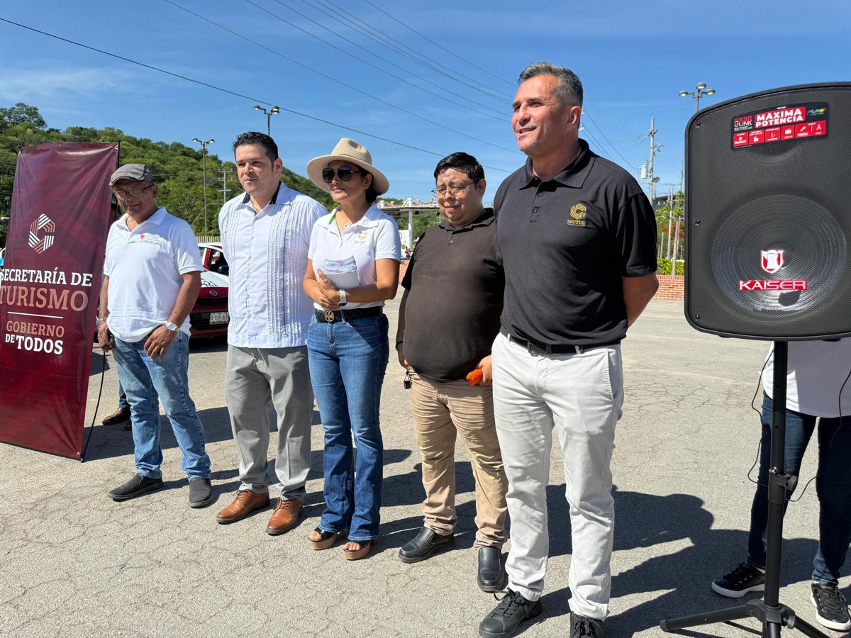 ENTREGA DE STICKERS “CAMPECHE GO” A TAXISTAS: ALIADOS EN LA PROMOCIÓN TURÍSTICA