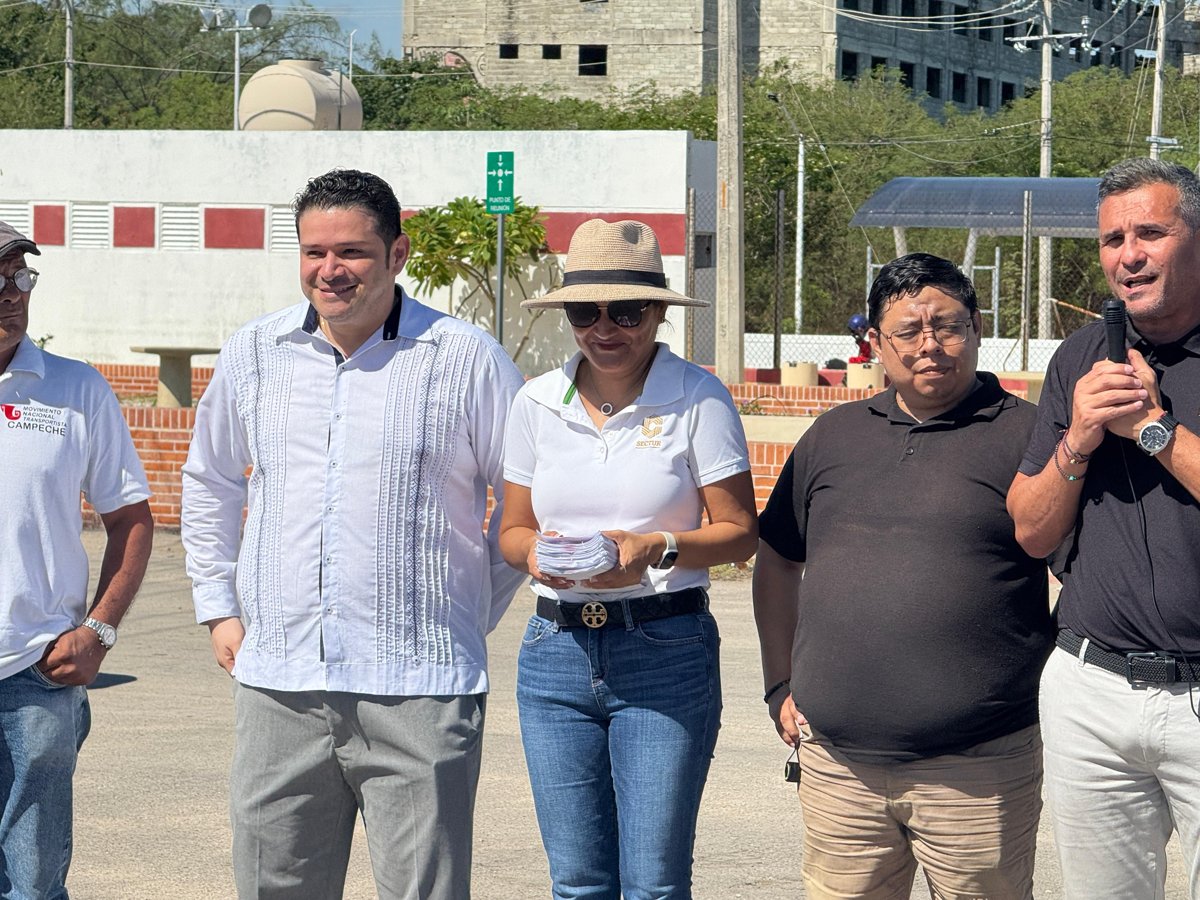 ENTREGA DE STICKERS “CAMPECHE GO” A TAXISTAS: ALIADOS EN LA PROMOCIÓN TURÍSTICA