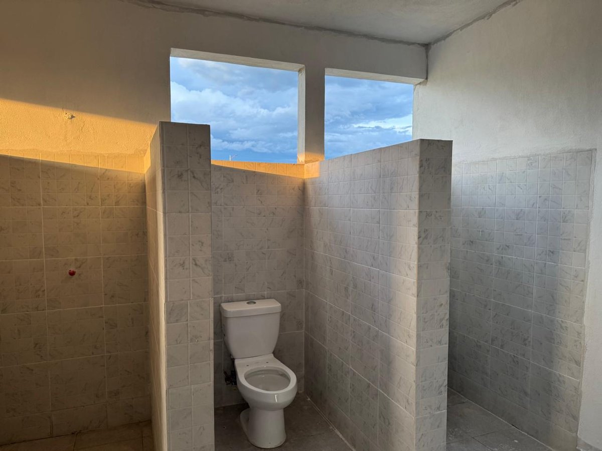 AVANCE EN EL MODULO DE SANITARIOS Y VESTIDORES EN EL CENTRO PARALIMPICO DE CAMPECHE