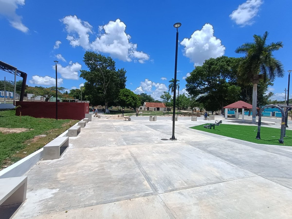 AL 90% LA RECONSTRUCCIÓN DEL ÁREA DE JUEGOS INFANTILES Y MANTENIMIENTO DE CANCHA EN CHUNCHINTOK, HOPELCHÉN
