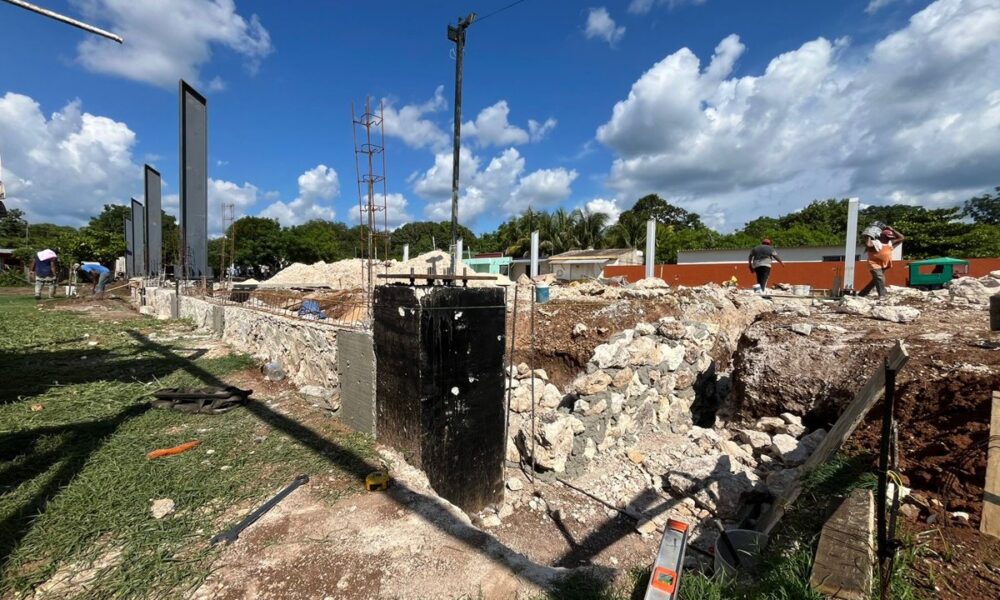 AVANZA RECONSTRUCCIÓN DE CANCHA Y ÁREA DE JUEGOS INFANTILES EN NOHAKAL, CAMPECHE