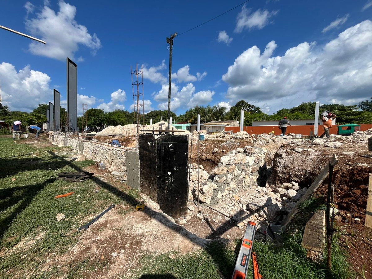 AVANZA RECONSTRUCCIÓN DE CANCHA Y ÁREA DE JUEGOS INFANTILES EN NOHAKAL, CAMPECHE