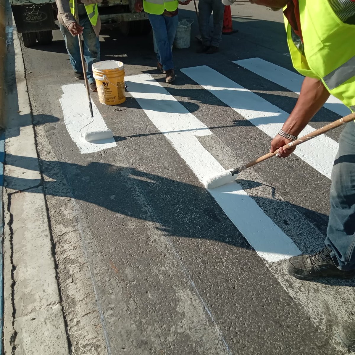 COLOCACIÓN DE TOPES Y PINTURA PEATONAL