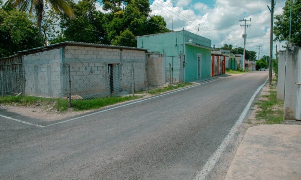 PAVIMENTACIÓN Y MANTENIMIENTO EN CALLES DE SIHOCHAC, CAMPECHE