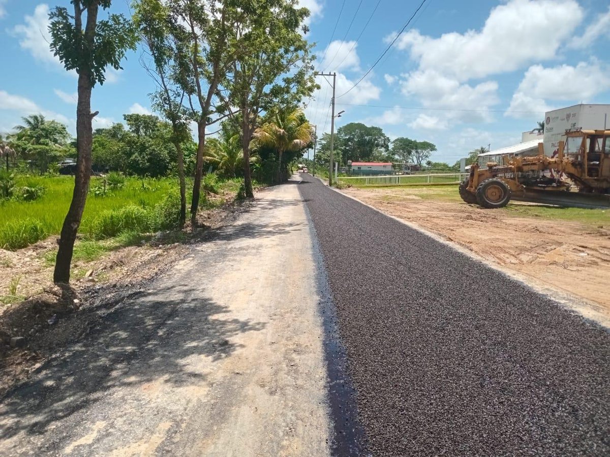 AVANCE EN LA PAVIMENTACIÓN Y MANTENIMIENTO DE DIVERSAS CALLES EN EL JUNCAL, PALIZADA
