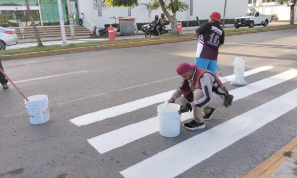 SEDUMOP REALIZA LABORES DE BALIZAMIENTO EN LA AV. LÁZARO CÁRDENAS