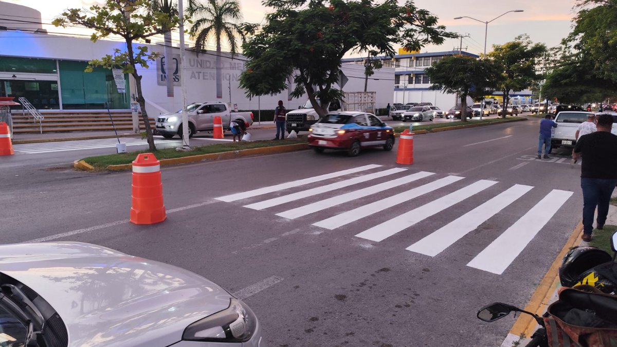 SEDUMOP REALIZA LABORES DE BALIZAMIENTO EN LA AV. LÁZARO CÁRDENAS