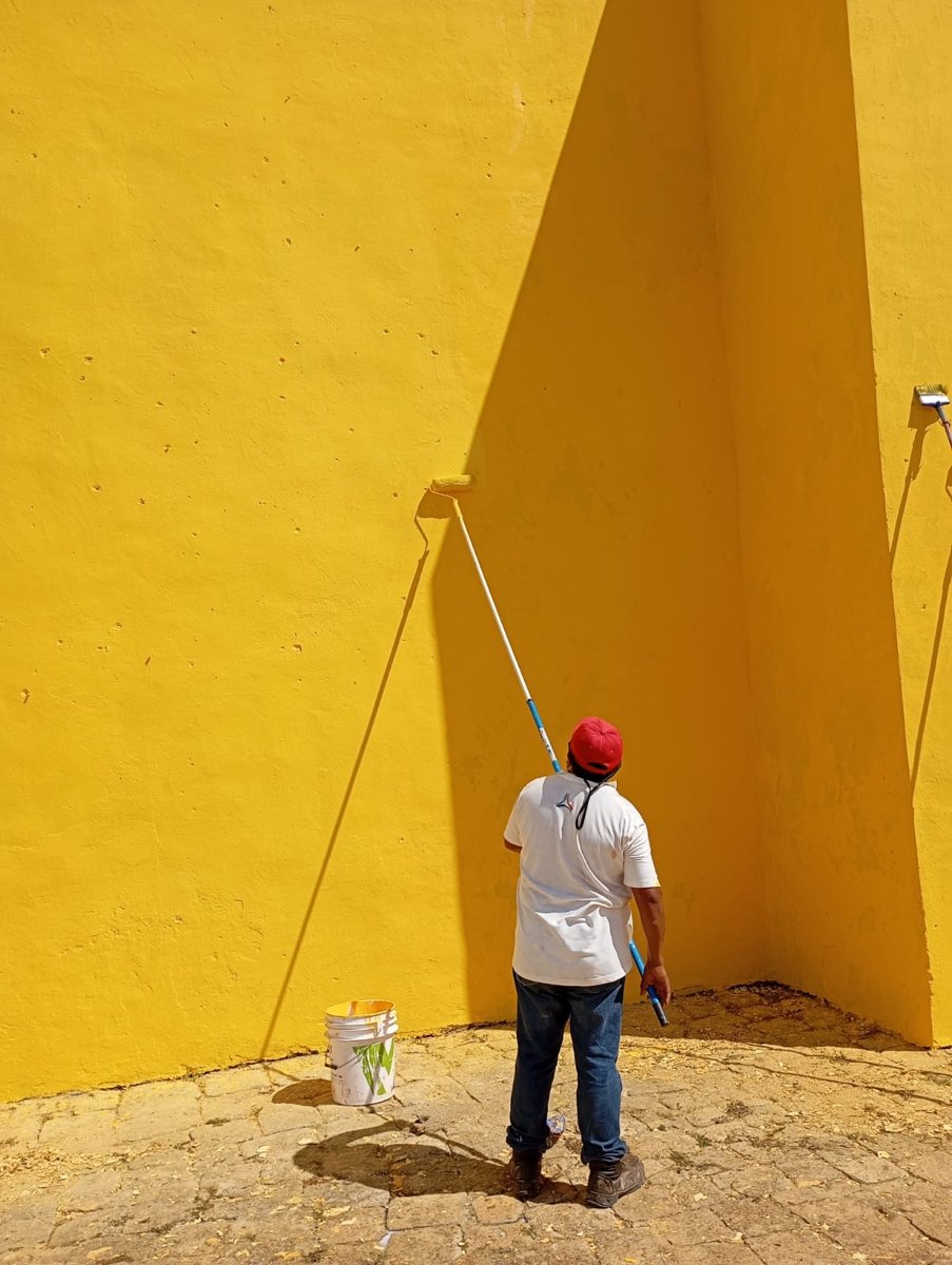 CONTINÚAN LOS TRABAJOS DE MANTENIMIENTO Y LIMPIEZA EN LA IGLESIA DE POMUCH