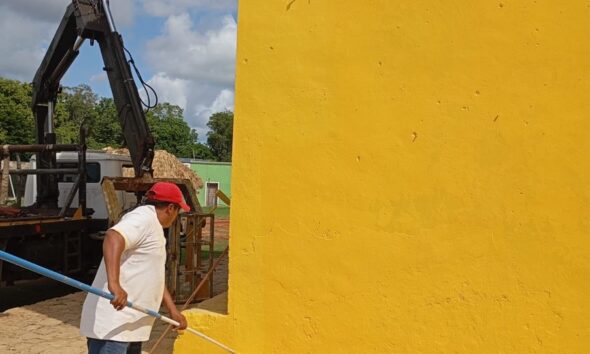CONTINÚAN LOS TRABAJOS DE MANTENIMIENTO Y LIMPIEZA EN LA IGLESIA DE POMUCH