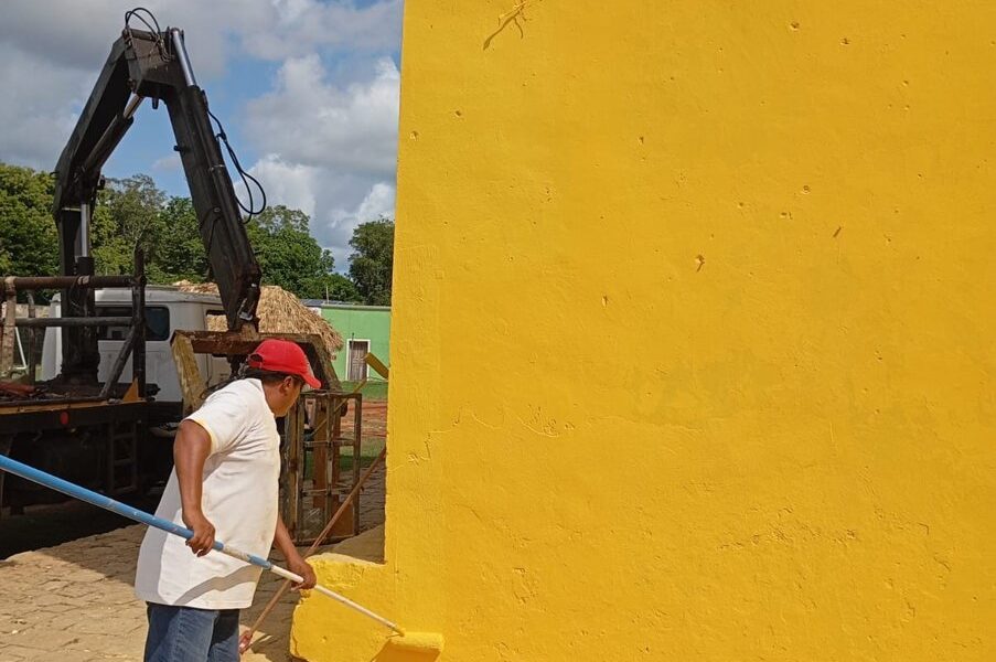 CONTINÚAN LOS TRABAJOS DE MANTENIMIENTO Y LIMPIEZA EN LA IGLESIA DE POMUCH