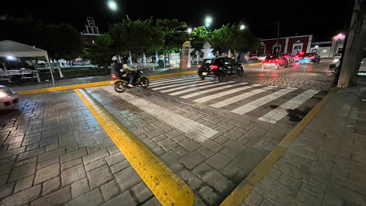 PEATONES Y TOPE EN SANTA ANA