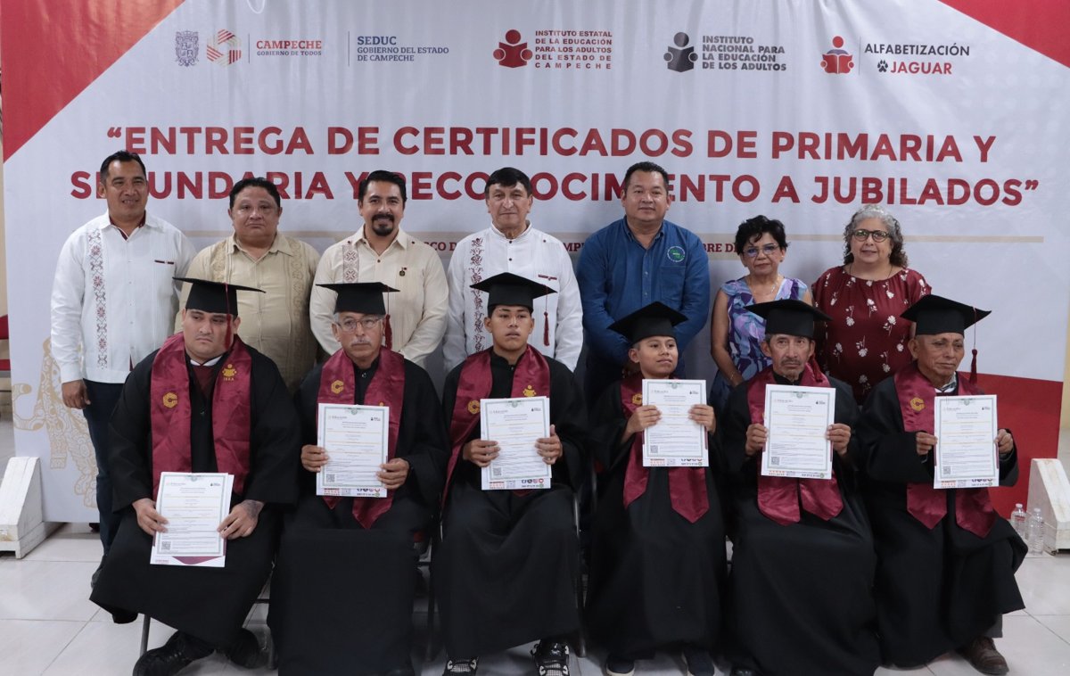 ENTREGA IEEA CONSTANCIAS DE ALFABETIZACIÓN, CERTIFICADOS DE PRIMARIA, SECUNDARIA Y RECONOCIMIENTOS DE JUBILACIÓN