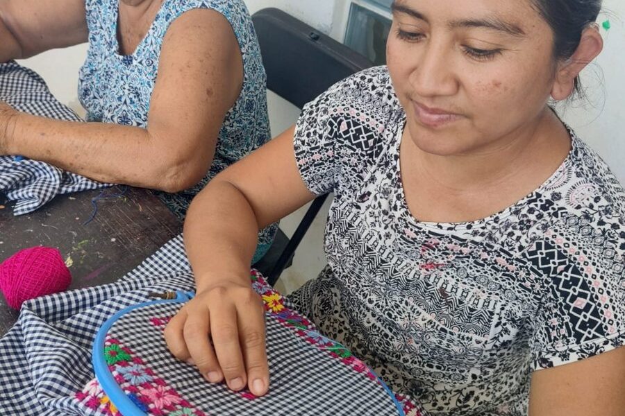 EN EL ICAT ACCIÓN MÓVIL TENABO SE IMPARTEN CURSOS DEL CAMPO FORMATIVO EN ARTESANÍAS