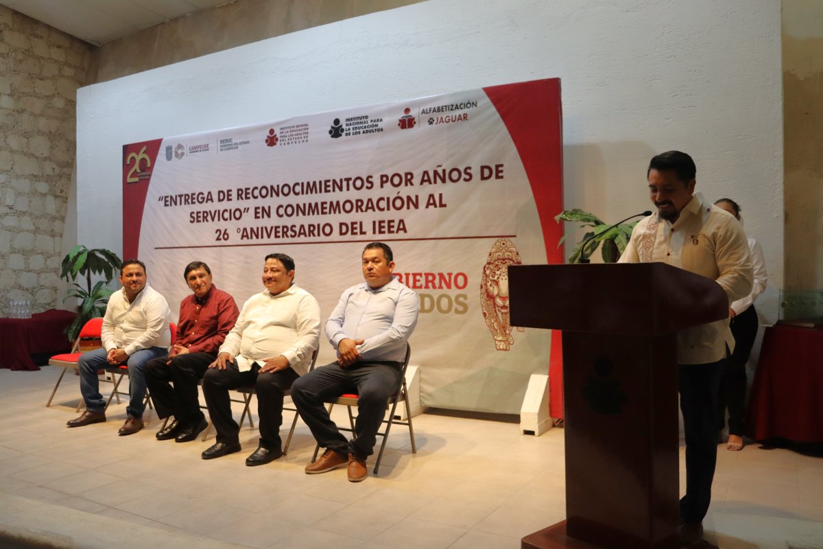 IEEA CAMPECHE RECONOCE AÑOS DE SERVICIO DE SUS COLABORADORES
