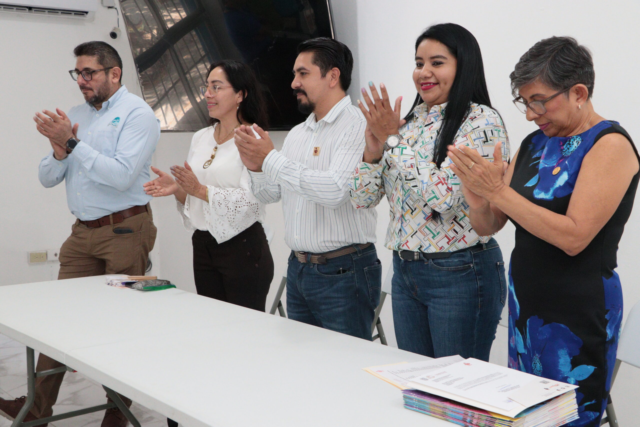 ENTREGA IEEA CONSTANCIAS DE SERVICIO SOCIAL A ALUMNOS DEL CETMAR DE CARMEN