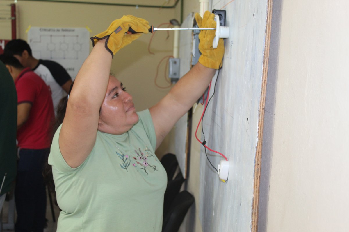 CURSOS DE ELECTRICIDAD EN EL ICAT PLANTEL CANDELARIA Y SU IMPACTO EN EL MUNICIPIO