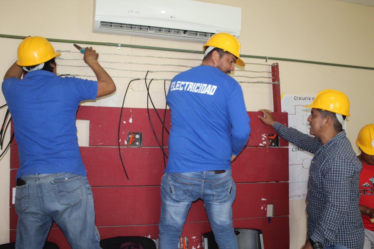 CURSOS DE ELECTRICIDAD EN EL ICAT PLANTEL CANDELARIA Y SU IMPACTO EN EL MUNICIPIO