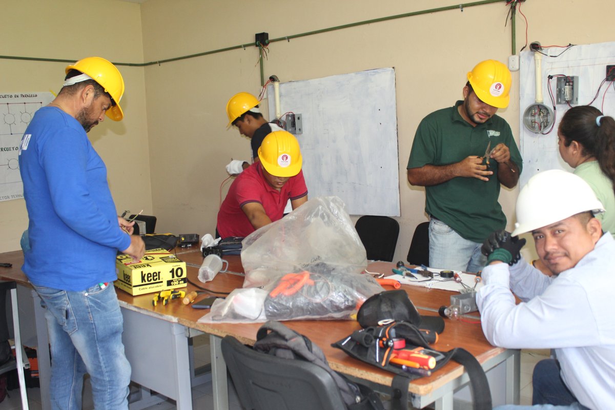 CURSOS DE ELECTRICIDAD EN EL ICAT PLANTEL CANDELARIA Y SU IMPACTO EN EL MUNICIPIO