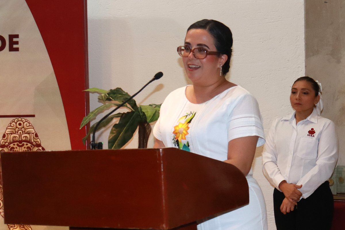 IEEA CAMPECHE RECONOCE AÑOS DE SERVICIO DE SUS COLABORADORES