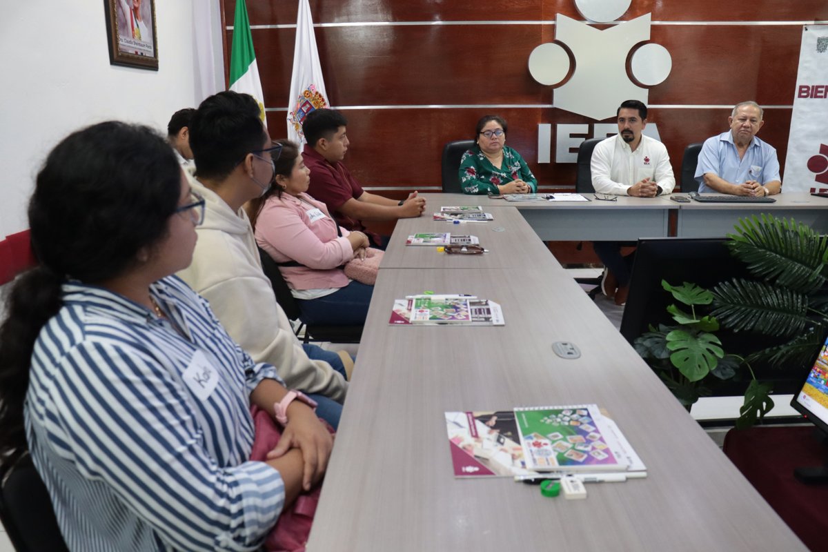 “LAS PERSONAS VOLUNTARIAS CON SUBSIDIO (PVS) QUE SE SUMARON AL IEEA, COMO GUERREROS TENDRÁN UN ROL DECISIVO EN LA ALFABETIZACIÓN Y EN LA ELIMINACIÓN DEL REZAGO EDUCATIVO EN EL ESTADO DE CAMPECHE.”