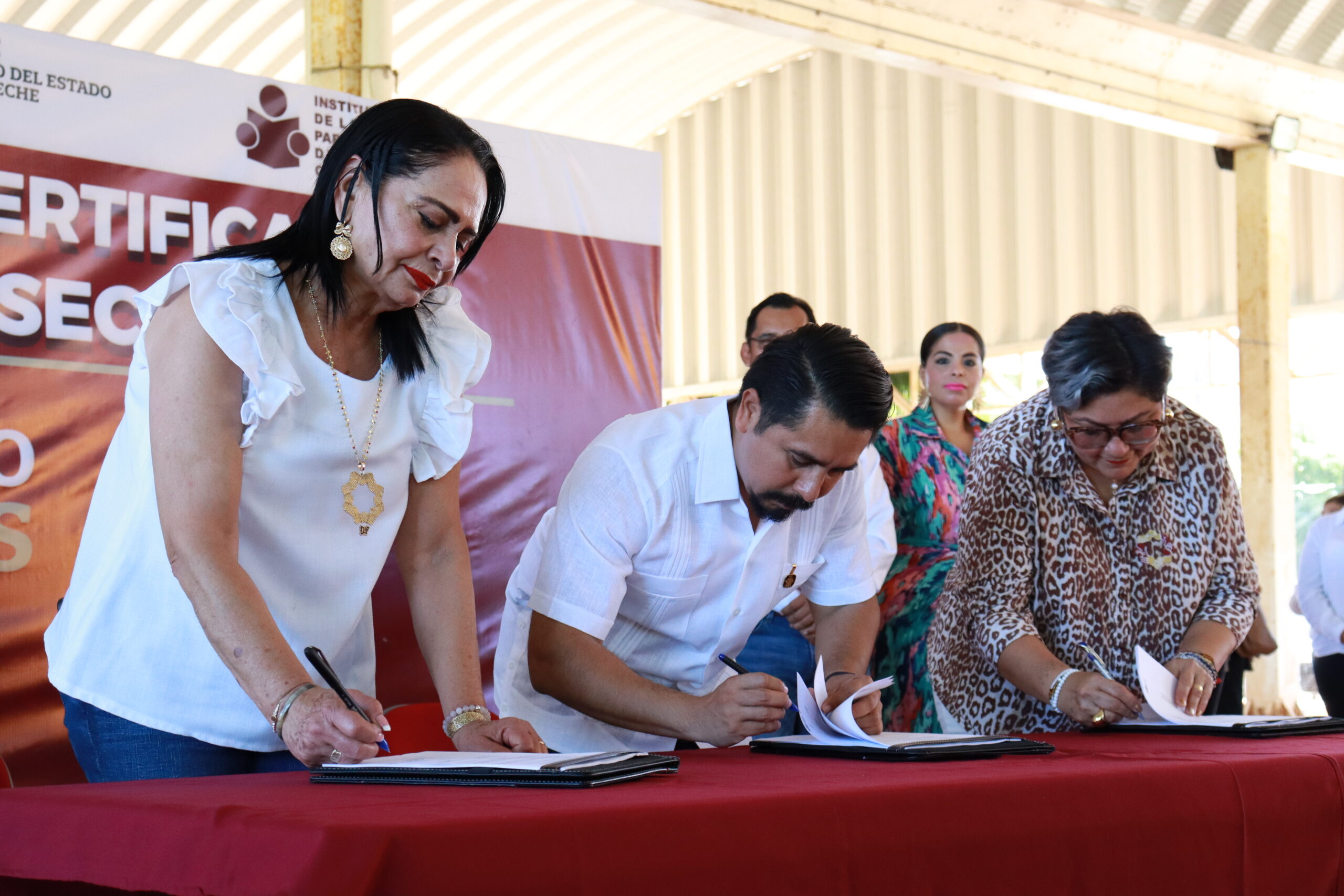 DIRECTOR GENERAL DEL IEEA, FIRMÓ CONVENIO DE COLABORACIÓN CON EL DIF MUNICIPAL CARMEN