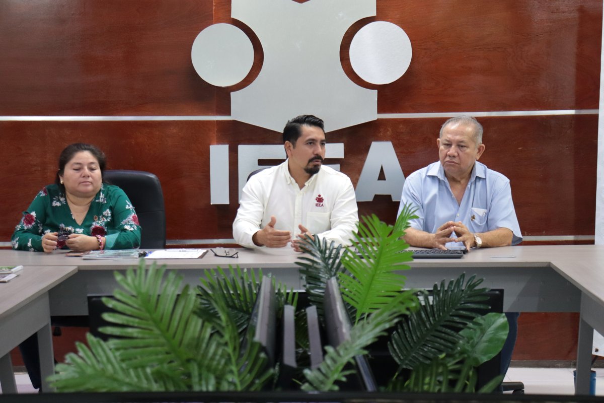 “LAS PERSONAS VOLUNTARIAS CON SUBSIDIO (PVS) QUE SE SUMARON AL IEEA, COMO GUERREROS TENDRÁN UN ROL DECISIVO EN LA ALFABETIZACIÓN Y EN LA ELIMINACIÓN DEL REZAGO EDUCATIVO EN EL ESTADO DE CAMPECHE.”