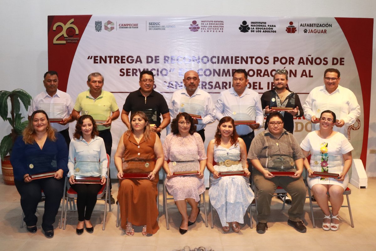 IEEA CAMPECHE RECONOCE AÑOS DE SERVICIO DE SUS COLABORADORES