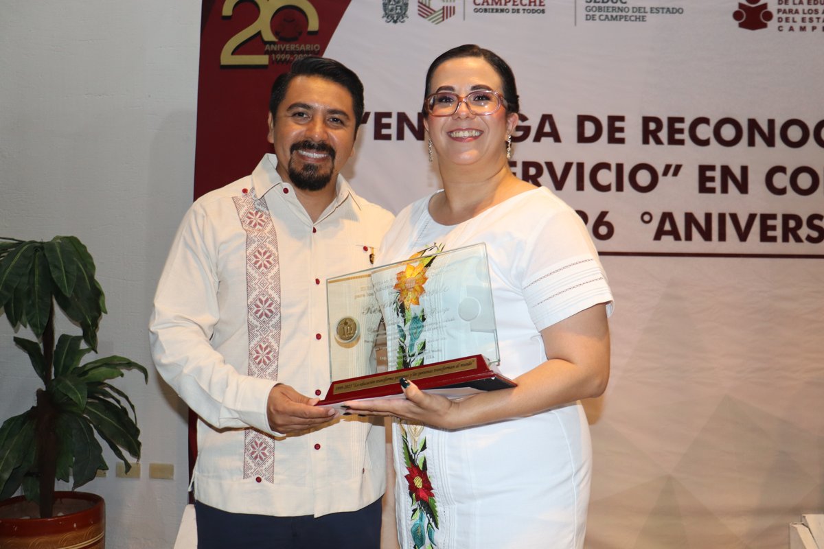IEEA CAMPECHE RECONOCE AÑOS DE SERVICIO DE SUS COLABORADORES