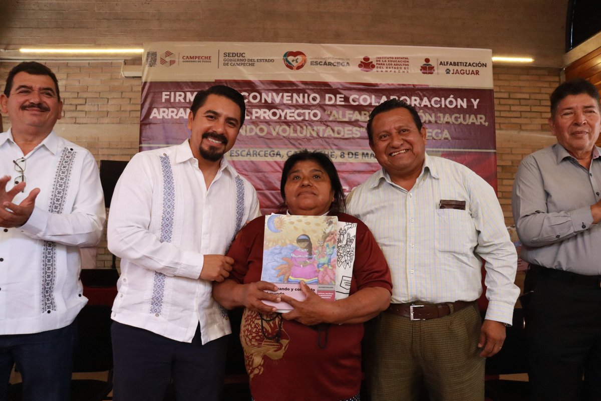 IEEA FIRMA CONVENIO CON MUNICIPIO DE ESCÁRCEGA POR LA EDUCACIÓN