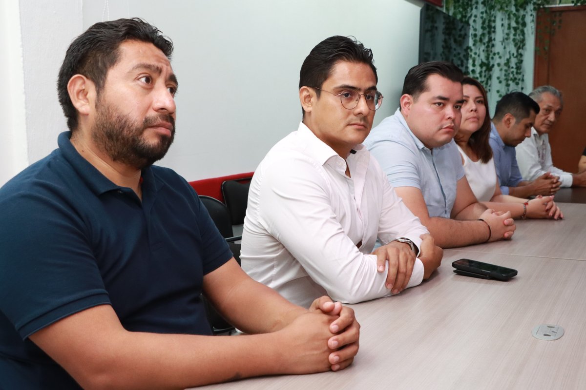 IEEA FIRMA CONVENIO CON INJUCAM A FAVOR DE LA EDUCACIÓN DE JÓVENES Y ADULTOS