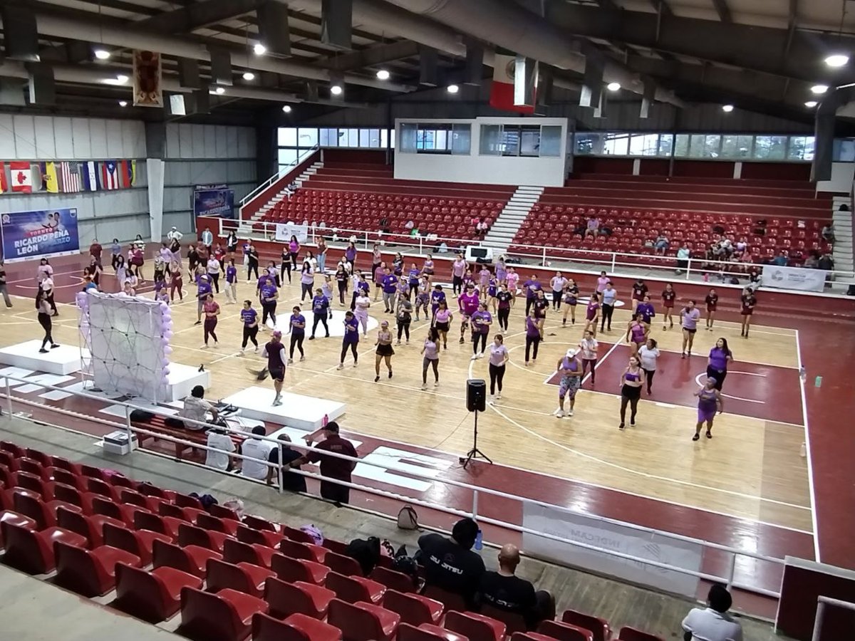 REALIZAN CLASE FITNESS Y DEFENSA PERSONAL, POR LAS MUJERES
