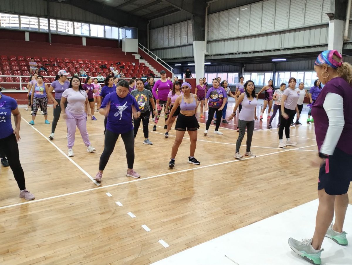 REALIZAN CLASE FITNESS Y DEFENSA PERSONAL, POR LAS MUJERES