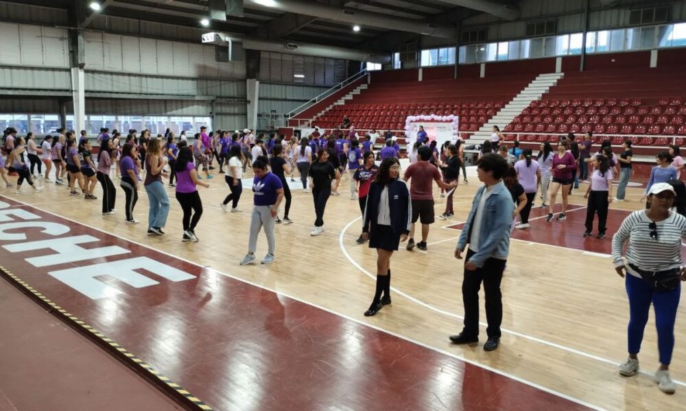 REALIZAN CLASE FITNESS Y DEFENSA PERSONAL, POR LAS MUJERES