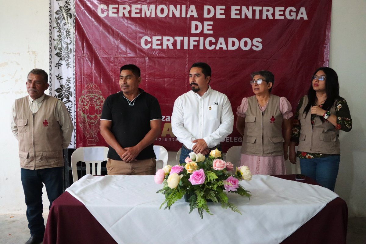 ENTREGA DE CERTIFICADOS DE PRIMARIA Y SECUNDARIA EN MAYATECUN 2