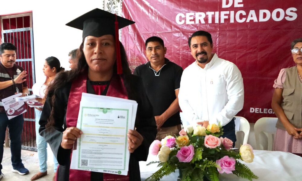 ENTREGA DE CERTIFICADOS DE PRIMARIA Y SECUNDARIA EN MAYATECUN 2