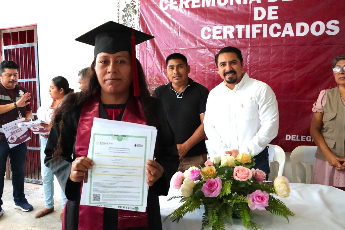 ENTREGA DE CERTIFICADOS DE PRIMARIA Y SECUNDARIA EN MAYATECUN 2