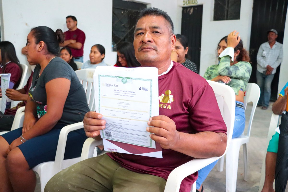 ENTREGA DE CERTIFICADOS DE PRIMARIA Y SECUNDARIA EN MAYATECUN 2