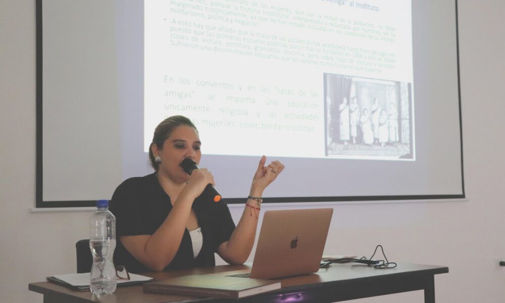 APCEC CONCLUYE ACTIVIDADES POR EL MES DE LA MUJER CON CONFERENCIA SOBRE MAESTRAS, ESCRITORAS Y FEMINISTAS DEL SIGLO XIX