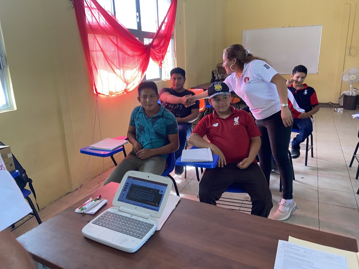 SUPERVISIÓN DE CURSOS IMPARTIDOS POR EL ICAT ACCIÓN MÓVIL PALIZADA EN LA COMUNIDAD EL ZAPOTE EN CD. CARMEN