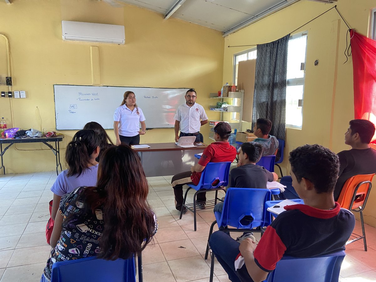 SUPERVISIÓN DE CURSOS IMPARTIDOS POR EL ICAT ACCIÓN MÓVIL PALIZADA EN LA COMUNIDAD EL ZAPOTE EN CD. CARMEN