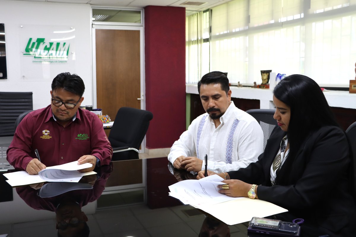 FIRMA IEEA CONVENIO CON UTCAM POR LA ALFABETIZACIÓN
