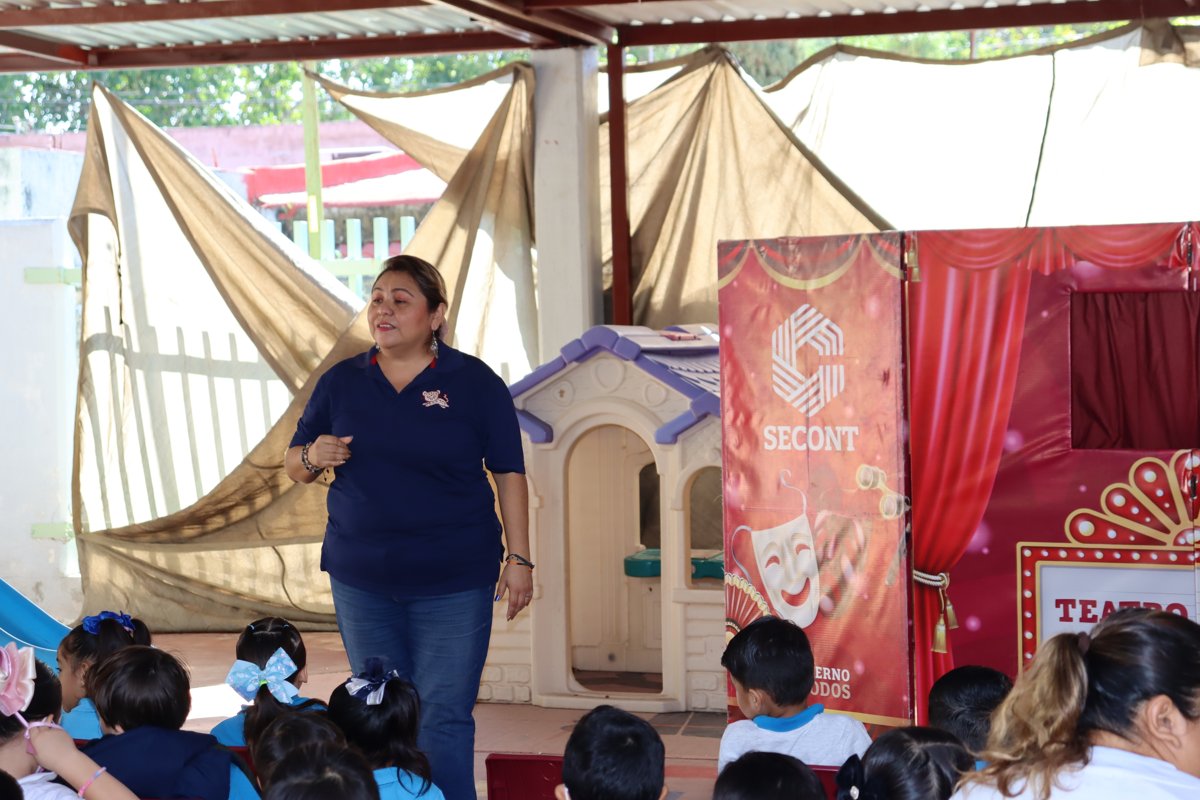 HUGO EL JAGUAR VISITA A NIÑOS DE PREESCOLAR