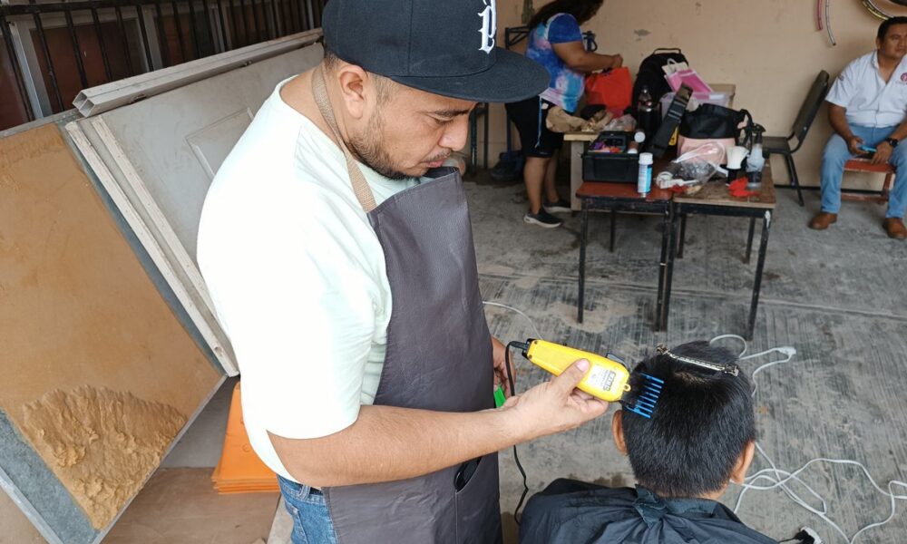 EN LA ACCION MOVIL DE TENABO SE IMPARTE CURSOS DE CORTE DE CABELLO