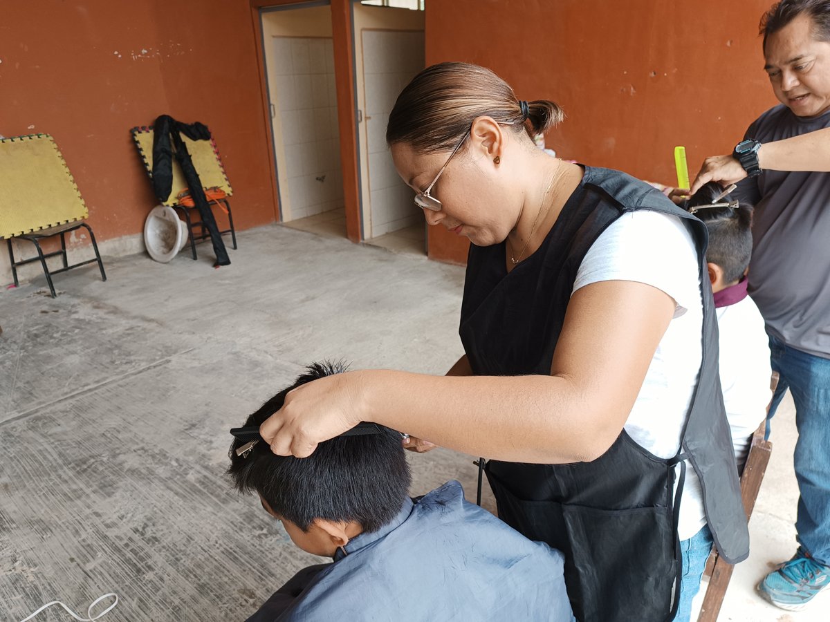 EN LA ACCION MOVIL DE TENABO SE IMPARTE CURSOS DE CORTE DE CABELLO