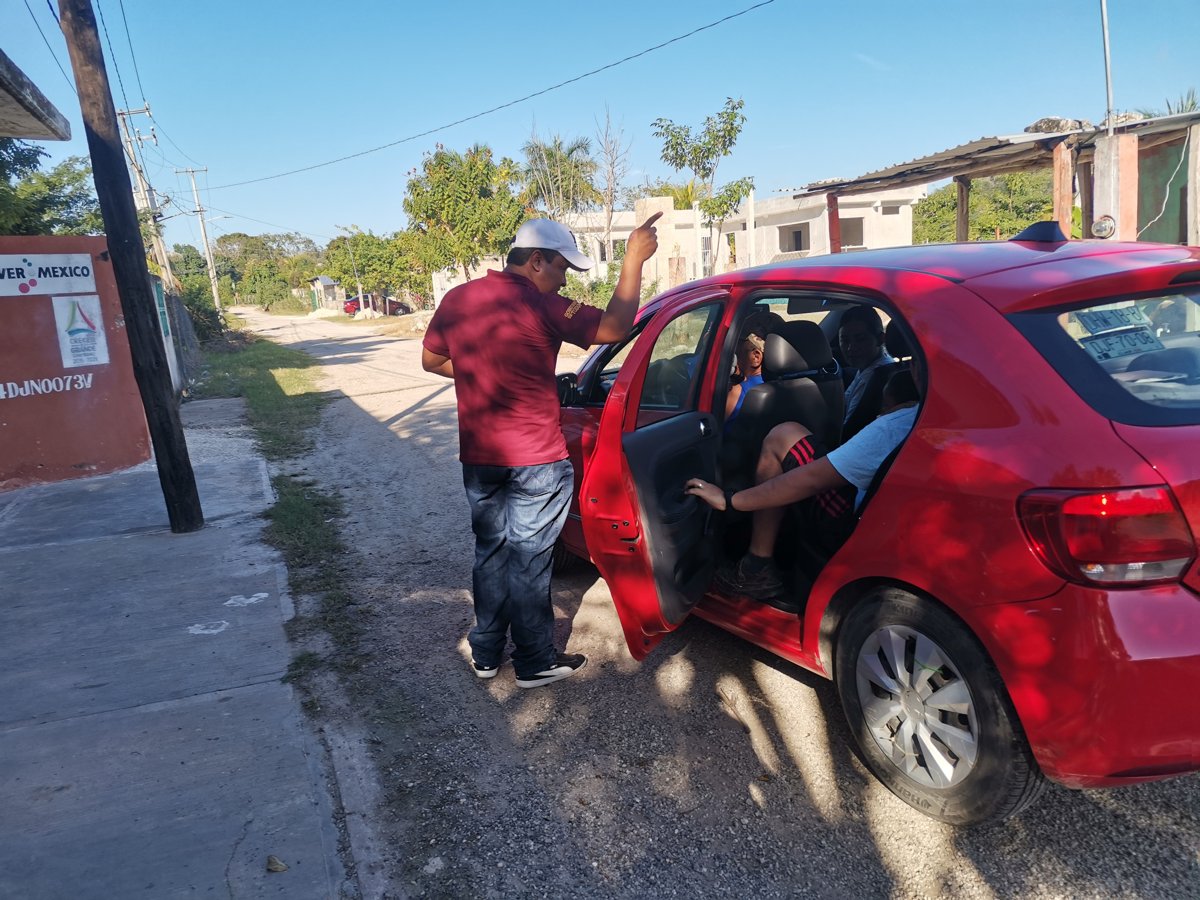 VOLANTEO DEL ICAT ACCIÓN MÓVIL SEYBAPLAYA EN LA COMUNIDAD DE XKEULIL DE ESTE MUNICIPIO