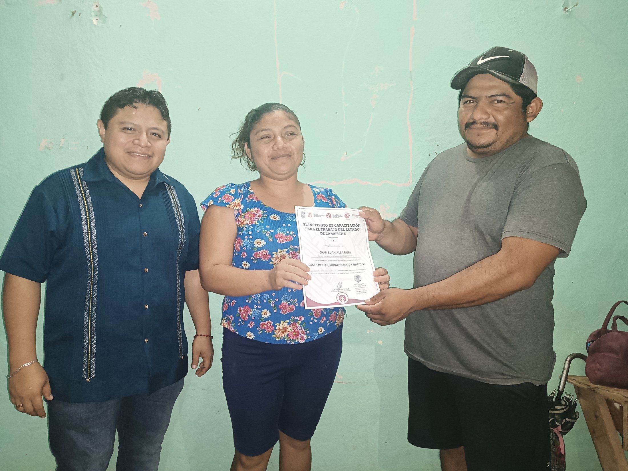EL ICAT ACCION MOVIL TENABO REALIZA ENTREGA DE CONSTANCIAS A ALUMNOS QUE FINALIZARON LOS CURSOS CORRESPONDIENTES AL MES DE ENERO