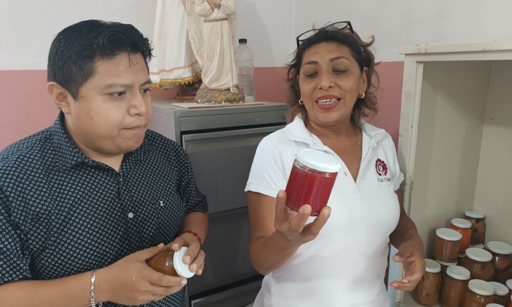 EL ICAT ACCIÓN MÓVIL TENABO ENTREGA CONSTANCIAS A ALUMNAS QUE FINALIZARON EL CURSO DE "ELABORACIÓN DE CONSERVAS DE FRUTAS Y HORTALIZAS" CORRESPONDIENTES AL MES DE FEBRERO
