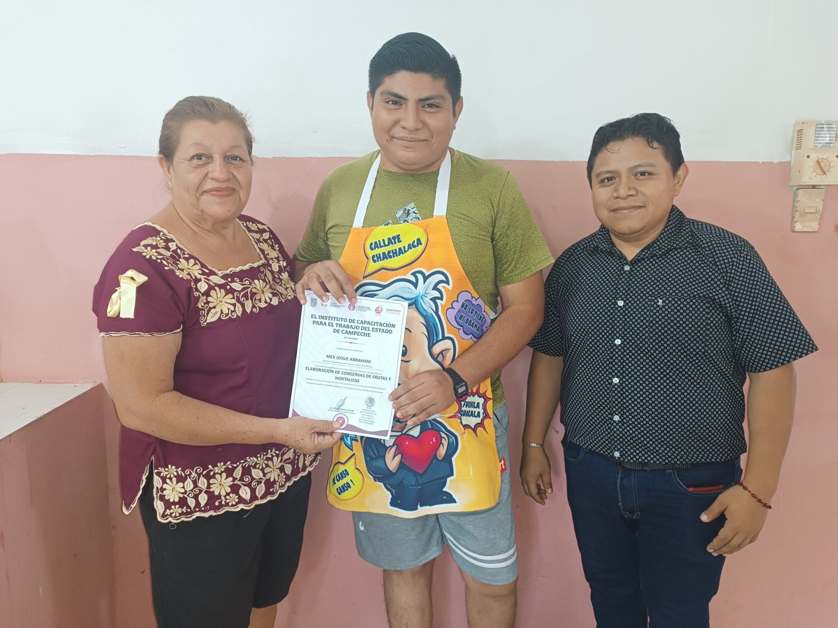 EL ICAT ACCIÓN MÓVIL TENABO ENTREGA CONSTANCIAS A ALUMNAS QUE FINALIZARON EL CURSO DE "ELABORACIÓN DE CONSERVAS DE FRUTAS Y HORTALIZAS" CORRESPONDIENTES AL MES DE FEBRERO