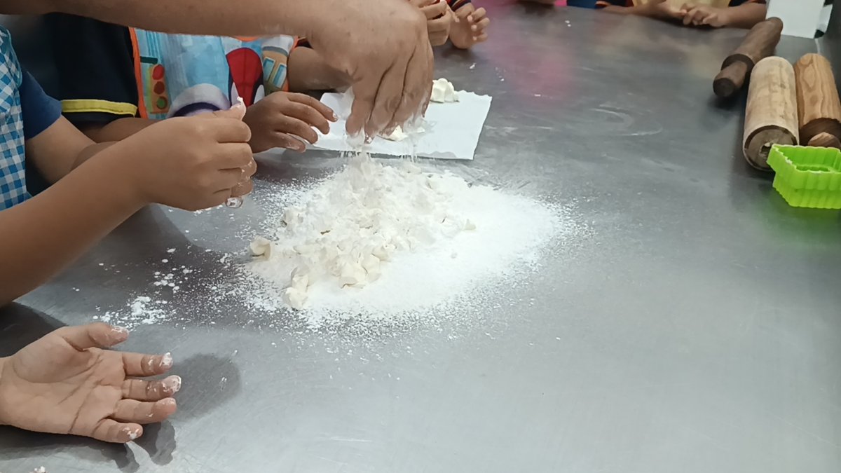 CLASE MUESTRA DE ELABORACIÓN Y DECORACIÓN DE GALLETAS PARA EL JARDÍN DE NIÑOS “JACINTO CANEK” DEL MUNICIPIO DE TENABO