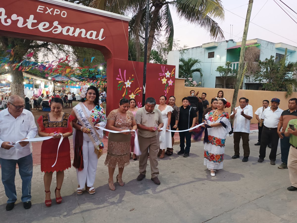 ICAT ACCIÓN MÓVIL DE TENABO PRESENTE EN LA INAGURACIÓN DE LA FERIA ARTESANAL DEL MUNICIPIO DE TENABO